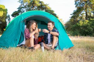 Qué necesitas llevar a una acampada